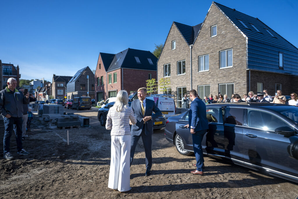 Assen: Zijne Majesteit de Koning brengt samen met minister van Volkshuisvesting en Ruimtelijke Ordening, Mona Keijzer, een werkbezoek aan Assen in het kader van de ruimtelijke ontwikkeling in Drenthe gericht op het NOVEX-gebied Regio Groningen-Assen. COPYRIGHT MARCEL JURIAN DE JONG