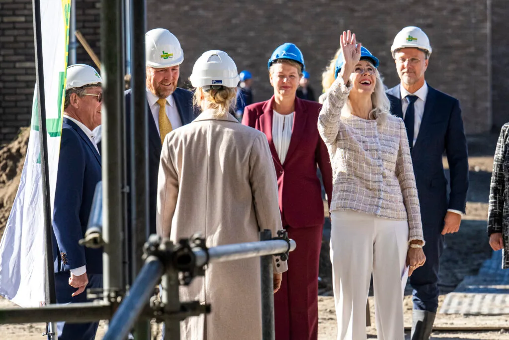 Assen: Zijne Majesteit de Koning brengt samen met minister van Volkshuisvesting en Ruimtelijke Ordening, Mona Keijzer, een werkbezoek aan Assen in het kader van de ruimtelijke ontwikkeling in Drenthe gericht op het NOVEX-gebied Regio Groningen-Assen. COPYRIGHT MARCEL JURIAN DE JONG