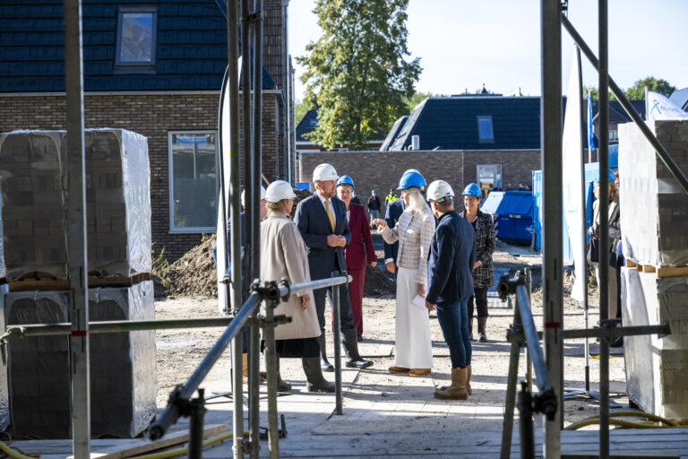 Assen: Zijne Majesteit de Koning brengt samen met minister van Volkshuisvesting en Ruimtelijke Ordening, Mona Keijzer, een werkbezoek aan Assen in het kader van de ruimtelijke ontwikkeling in Drenthe gericht op het NOVEX-gebied Regio Groningen-Assen. COPYRIGHT MARCEL JURIAN DE JONG