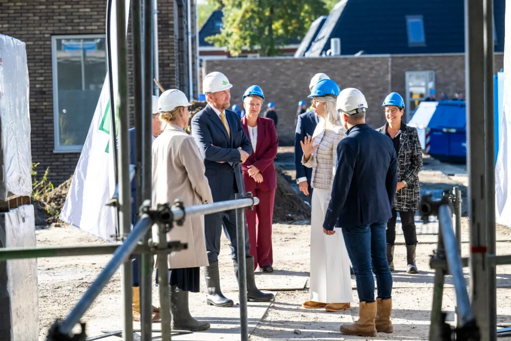 Assen: Zijne Majesteit de Koning brengt samen met minister van Volkshuisvesting en Ruimtelijke Ordening, Mona Keijzer, een werkbezoek aan Assen in het kader van de ruimtelijke ontwikkeling in Drenthe gericht op het NOVEX-gebied Regio Groningen-Assen. COPYRIGHT MARCEL JURIAN DE JONG